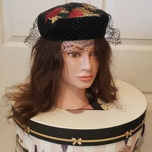 VNTG 3 Corners Bird Featherd Pillbox Hat